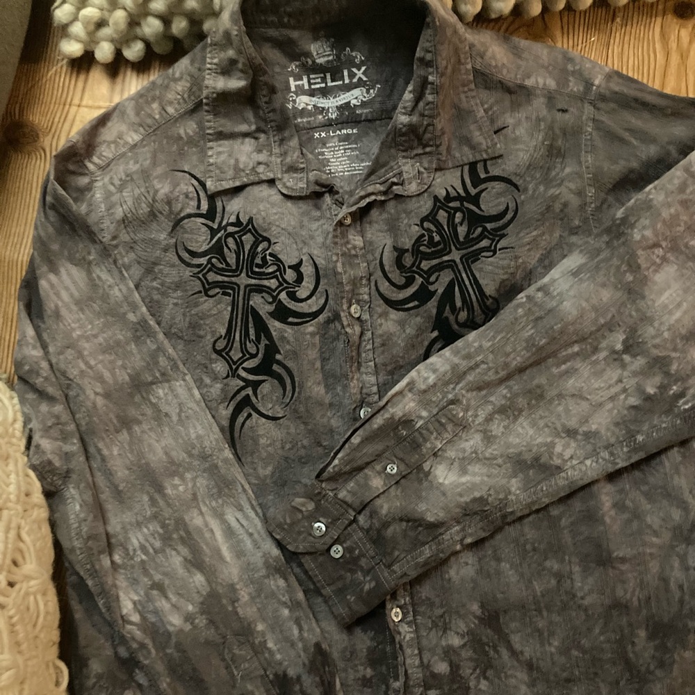 *SOLD* Men’s Helix Casual Button Down - Picture 3 of 7